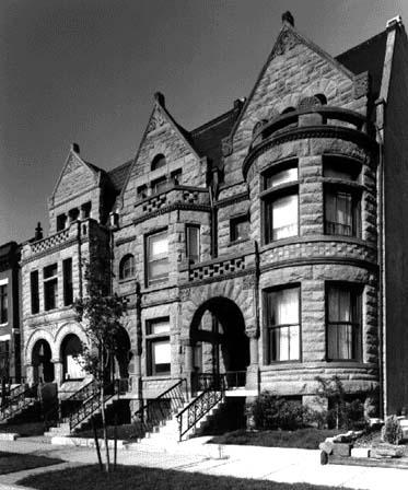 Romanesque-style Rowhouses, 3300-block of Calumet, photo by Bob Thall, 1987