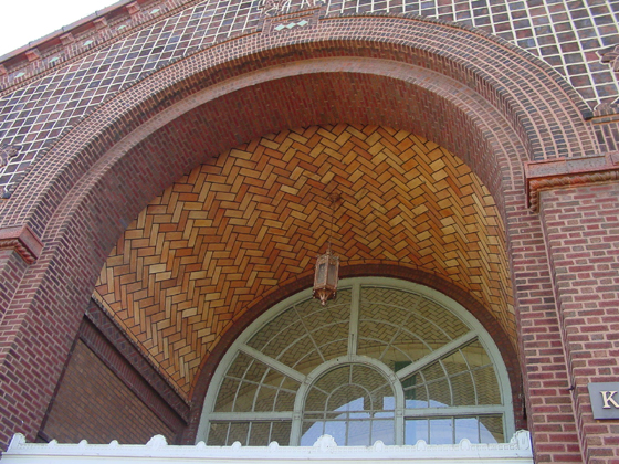 Entrance arch with Guastavino-tile vaulting, by Terry Tatum, CCL, 2005