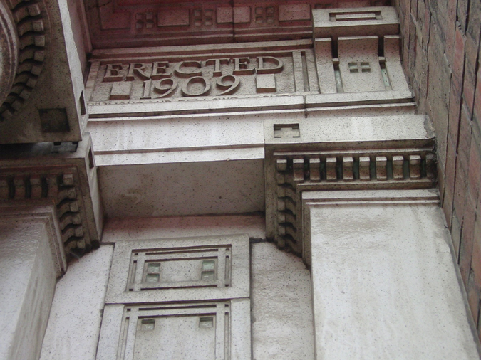 Hoyt Building detail, 465 W. Cermak. Photo by Heidi Sperry, CCL, 2003