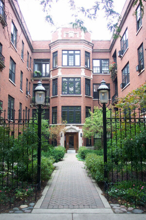 Courtyard apartment building, 2006